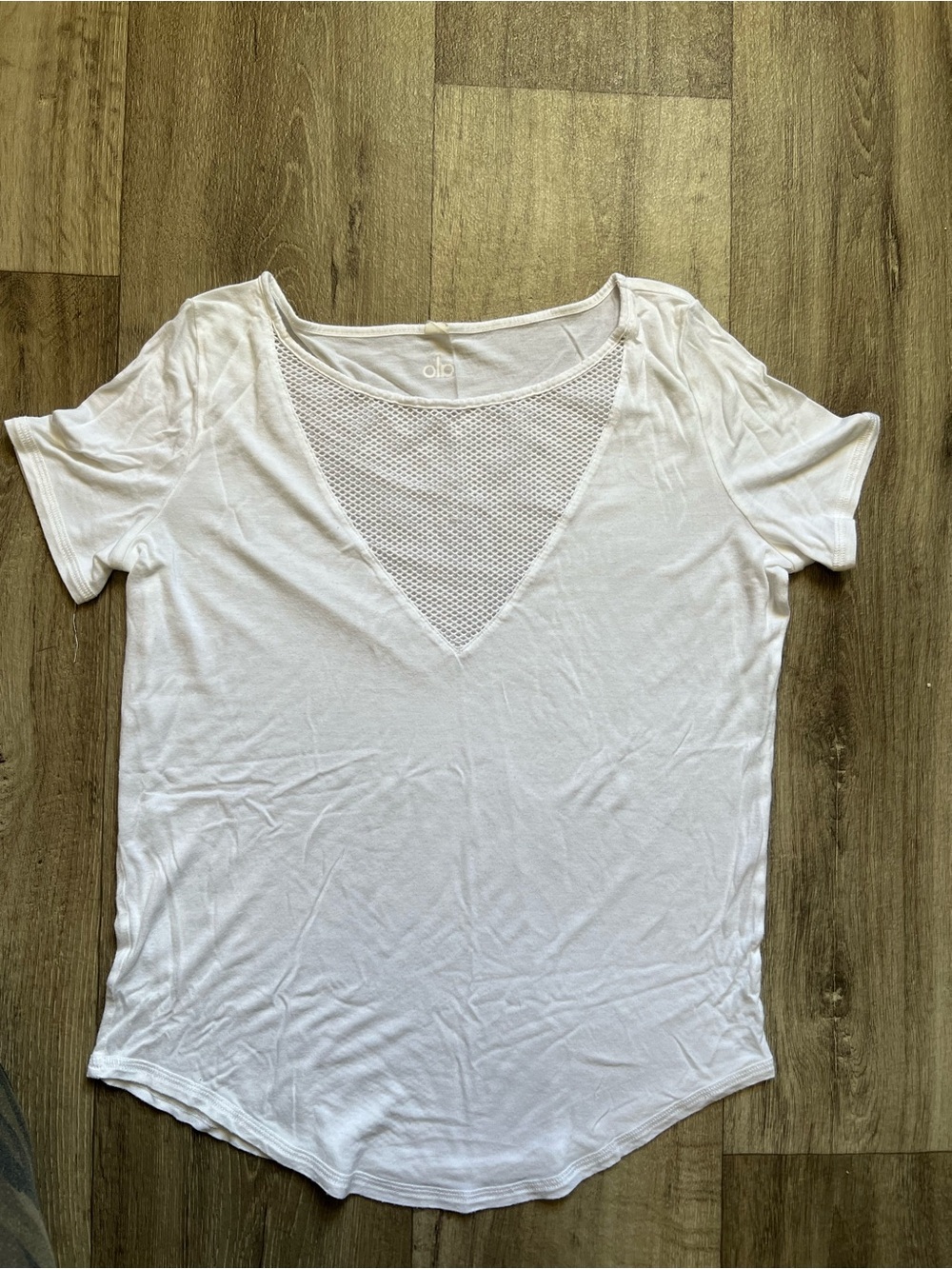 Alo Yoga White V Neck Mesh Insert Short Sleeve Active Tee Relaxed Fit S